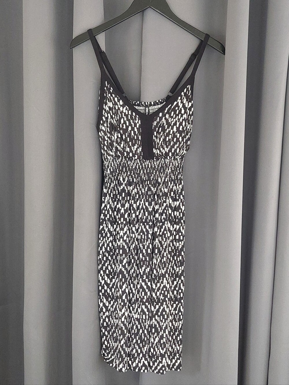 Simon Chang Black White Geometric Print Smocked Sundress Large - Picture 6 of 12